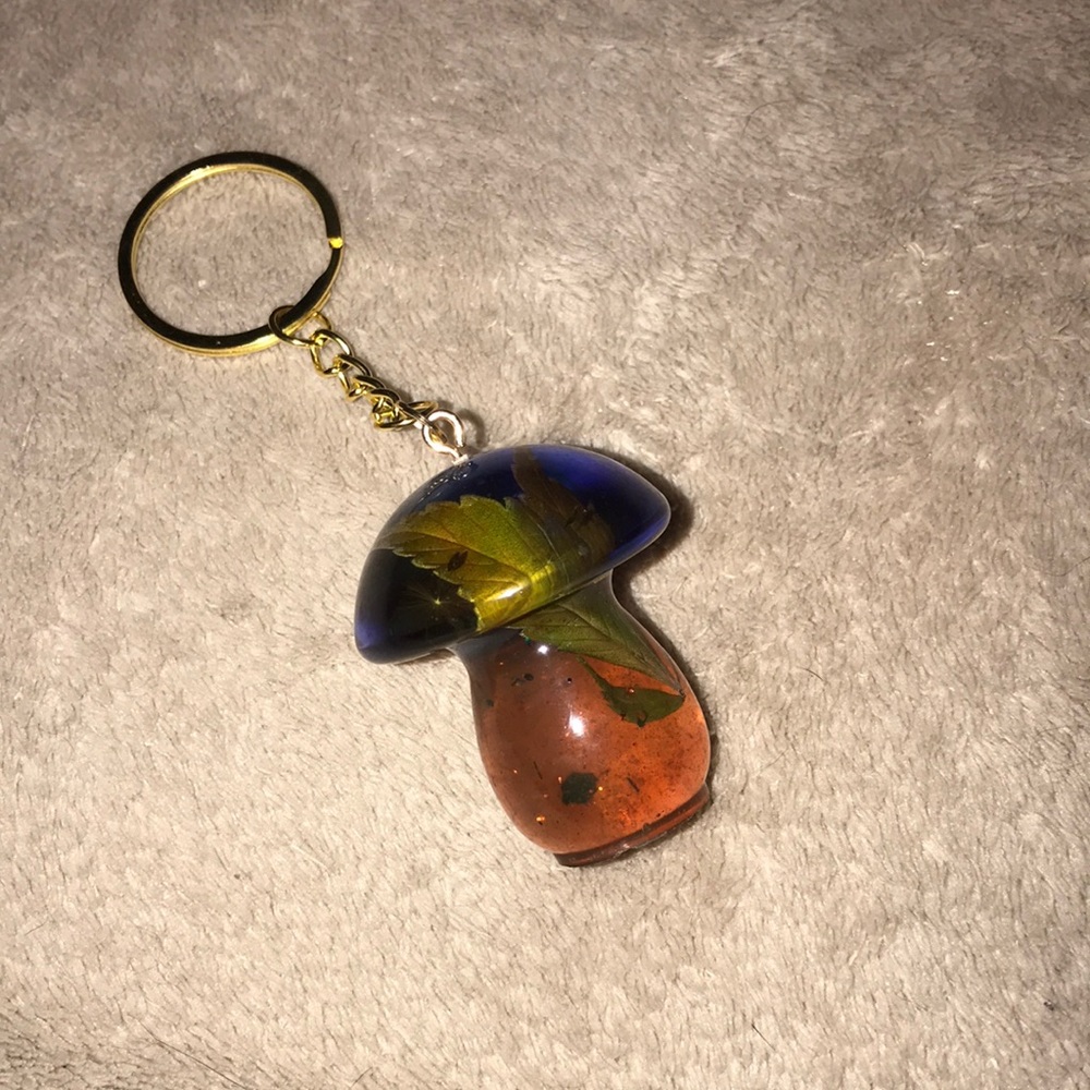 Custom epoxy mini mushroom keychain with clover 🍀 and my favorite leaf